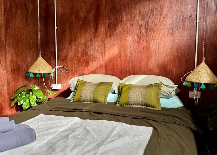 Baan Padseeew - Rooftop Riverview Apartment *