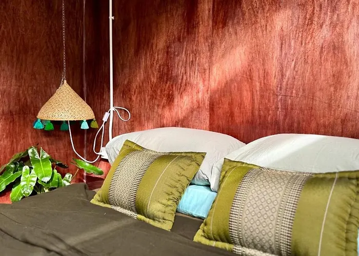 Baan Padseeew - Rooftop Riverview Apartment *
